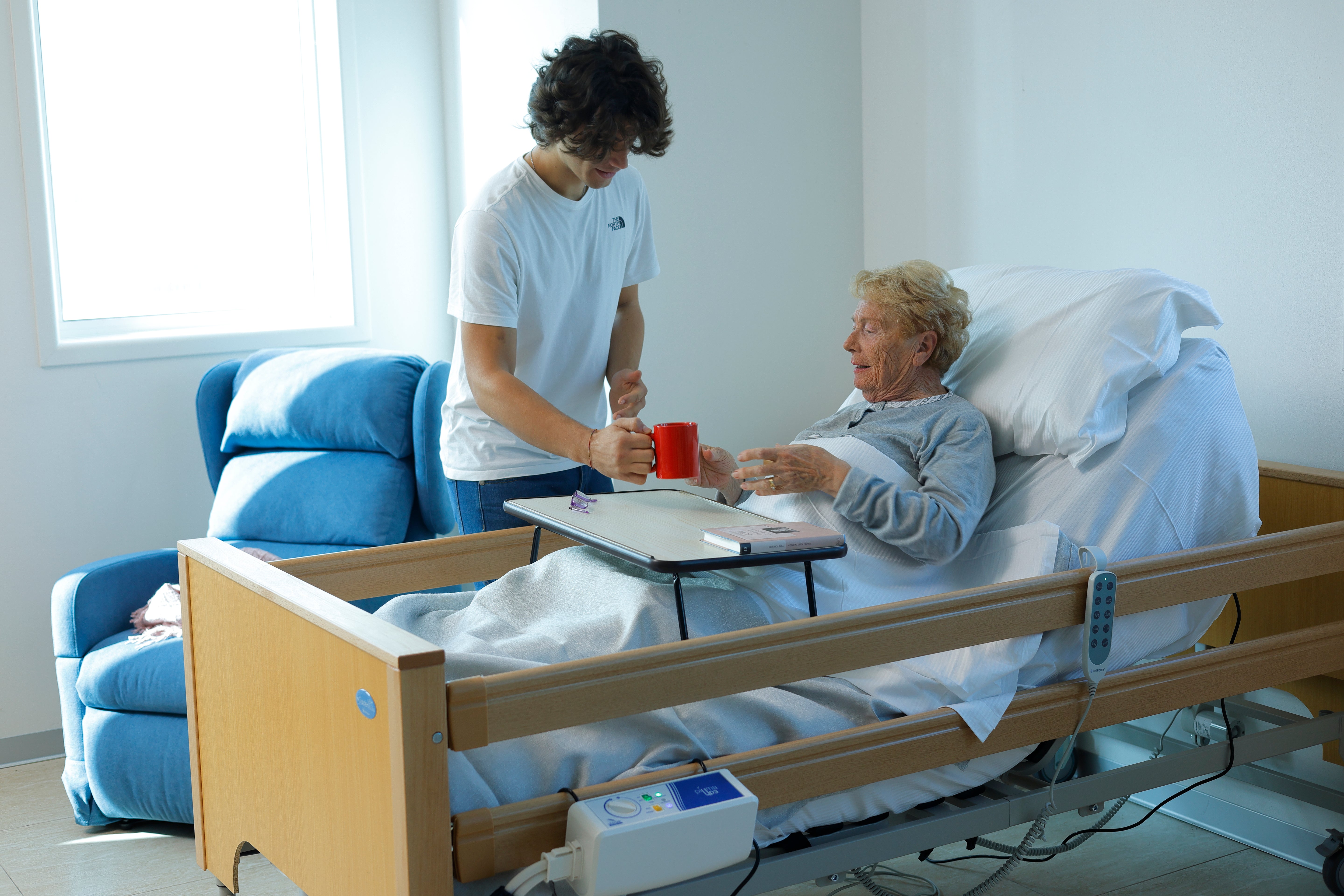 ALMA bakkebord - justerbart | MORETTI