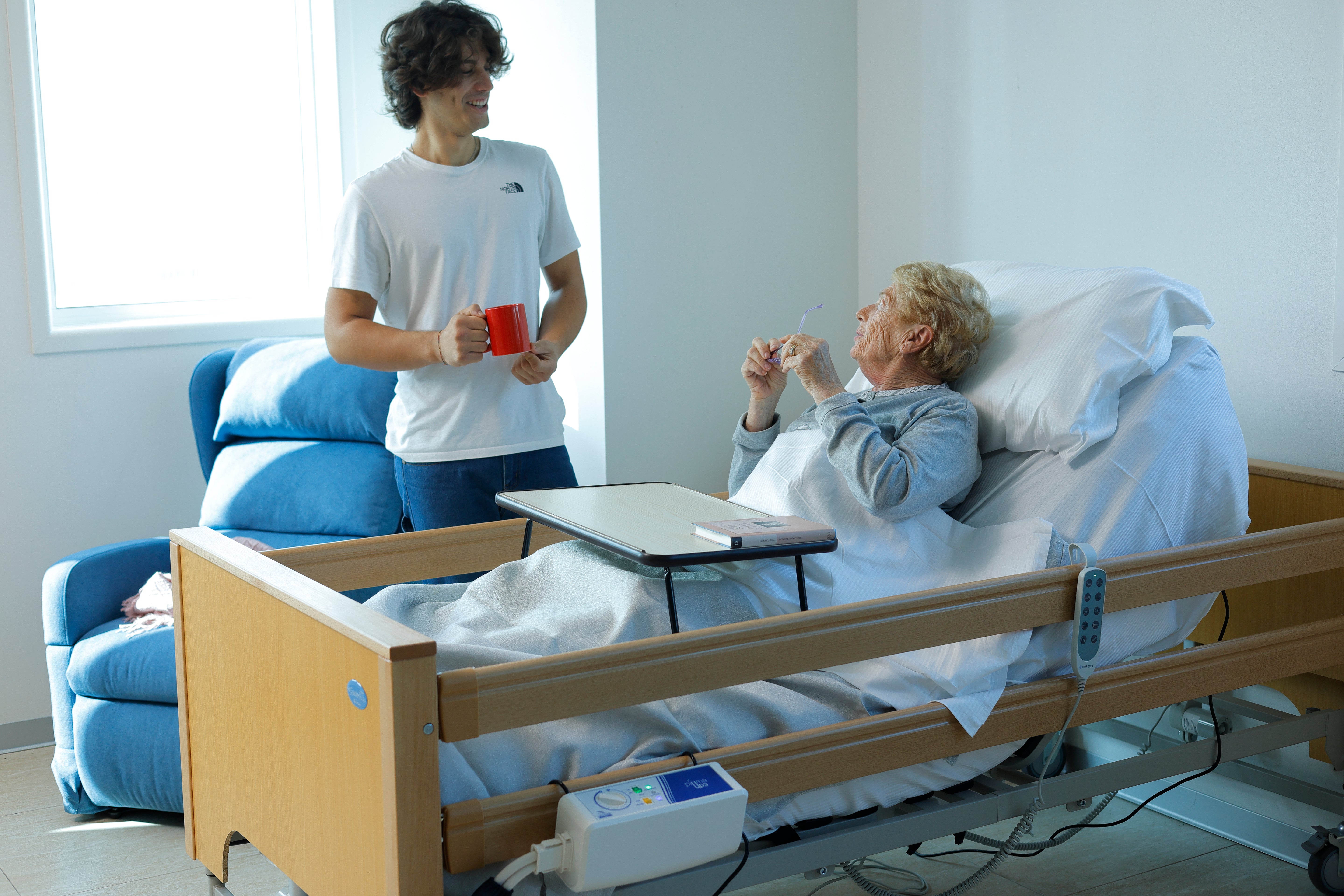 ALMA bakkebord - justerbart | MORETTI